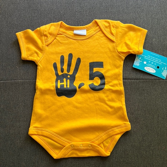 Baby bodysuit - Picture 1 of 2